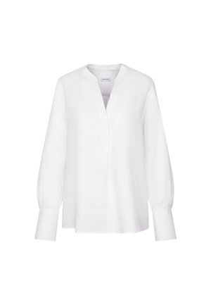 Blusa bianca a maniche lunghe con scollo a V, senza colletto e con polsini ampi, mostrata su uno sfondo bianco uniforme.