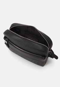 Michael Kors UTILITY XBODY UNISEX - Skulderveske - black