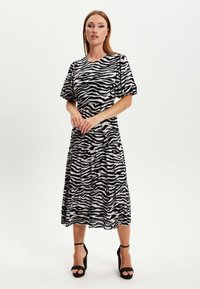 Liquorish ZEBRA OPEN BACK MIDI  - Day dress - multi coloured