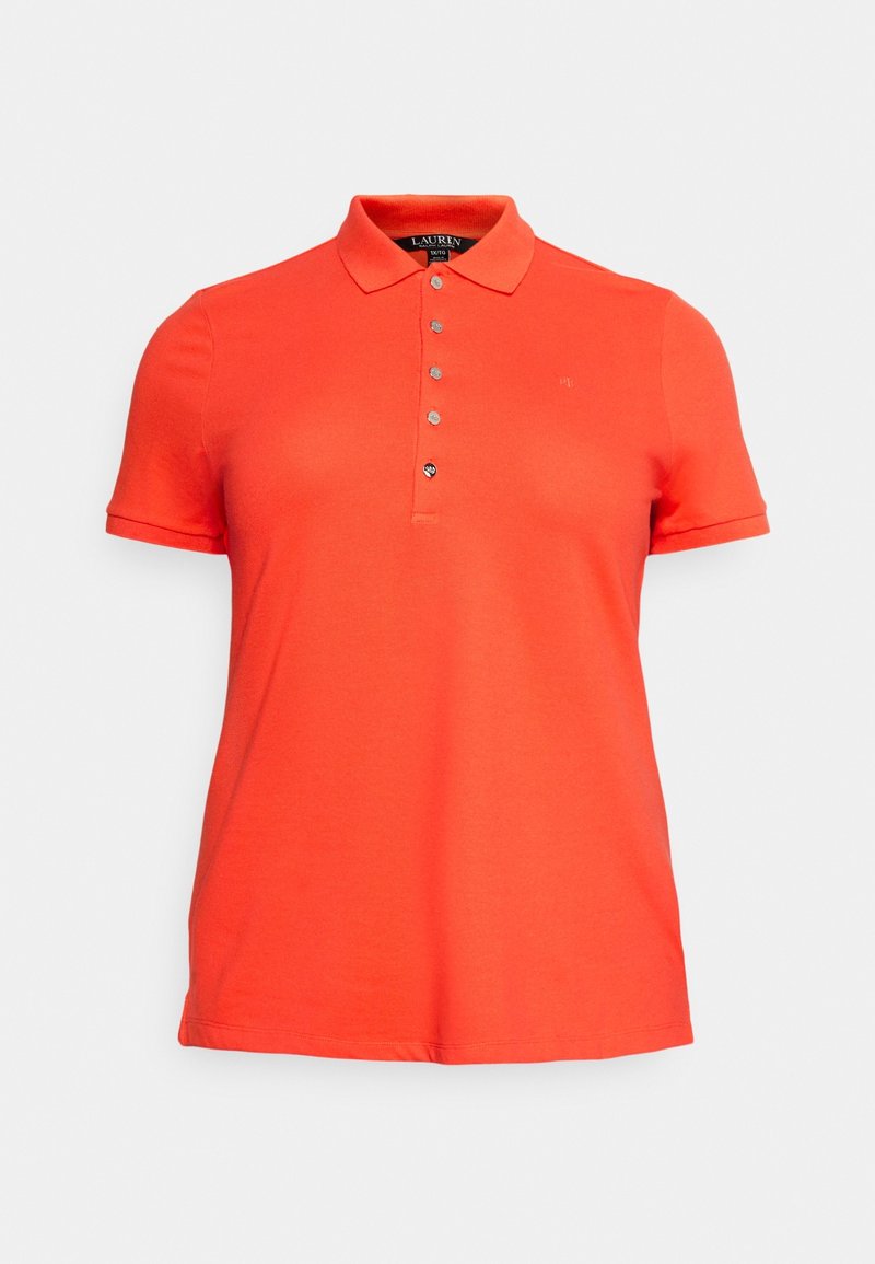 Jasnopomarańczowa koszulka polo z krótkim rękawem, z kołnierzykiem i pięcioma guzikami z przodu, z subtelnym haftowanym logo na lewej piersi.