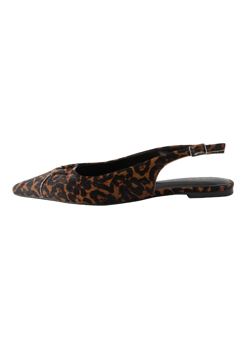 Ballerines à bride arrière imprimé léopard avec bout pointu, en tissu doux, dotées d'une fine sangle ajustable et d'une semelle plate noire.