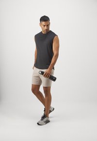 ICANIWILL STRIDE SLEEVELESS MEN - Felső - graphite