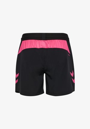 Zwarte sportshorts met een roze mesh paneel aan de achterkant, met roze chevron-accenten aan de zijkanten en een elastische tailleband.