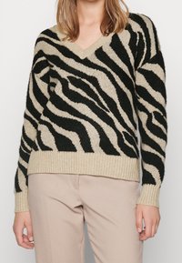 VILA Strickpullover - mottled brown