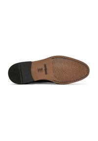 Semelle de chaussure en cuir noir avec un bout lisse et arrondi. Le dessous tan présente un motif géométrique détaillé et un logo en relief.