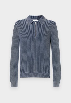 Gerippter Strickpullover in Dunkelblau mit einem Kragen und einem halbhohen Reißverschluss. Lange Ärmel und enganliegende Bündchen vervollständigen das Design.
