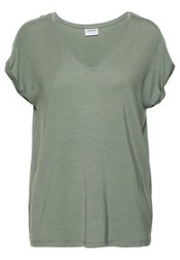 T-shirt verde a scollo a V con maniche corte, realizzato in tessuto morbido. Presenta una vestibilità rilassata e un design semplice, adatto per un abbigliamento casual.