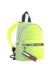 Zaino verde e giallo neon con forma rotonda, chiusura a zip, spallacci regolabili, fascia con logo Tommy Jeans e dettaglio con portachiavi.