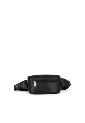 Sac banane en cuir noir avec deux compartiments zippés et une sangle réglable avec boucle en plastique, posé sur un fond blanc.