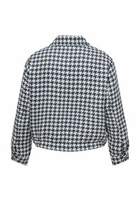 Przycięta koszula w niebiesko-białą krateczkę houndstooth, z kołnierzykiem i długimi rękawami z mankietami na guziki. Teksturowana tkanina, luźny krój.