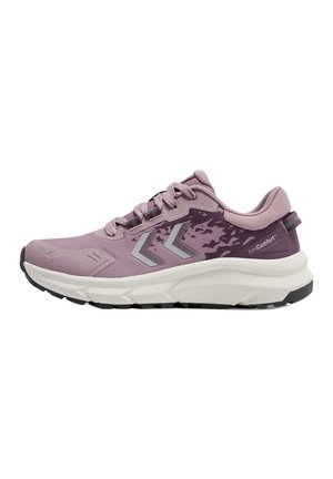 Fioletowy sportowy sneaker z miękką białą podeszwą, wzorzystymi panelami bocznymi i sznurowanym zapięciem, zaprojektowany dla komfortu i wsparcia.