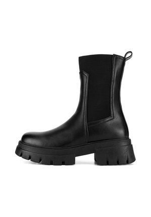 - Botki na platformie