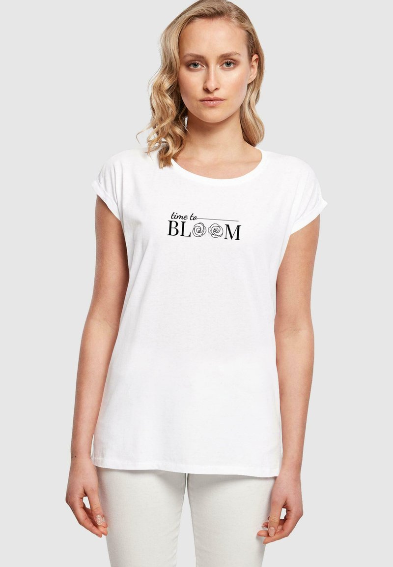 Merchcode TIME TO BLOOM - EXTENDED SHOULDER  - T-shirt z nadrukiem