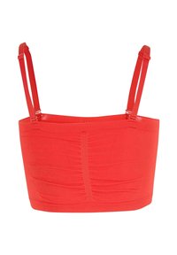 Červená zkrácená braletka s nastavitelnými ramínky, vyrobená z pružného materiálu. Má zúženou texturu vpředu a jednoduchý design.