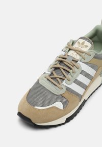 adidas Originals ZX 700 HD UNISEX - Sapatilhas - beige