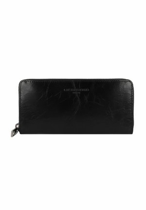 Cartera de cuero negra con una superficie suave y texturizada, cierre de cremallera y logotipo de la marca en relieve en la parte frontal. Forma compacta y rectangular.