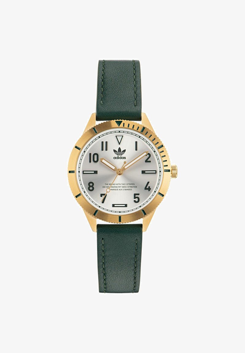 Goldfarbene analoge Uhr mit silbernem Zifferblatt, grünem Lederarmband und schwarzen Stundenmarkierungen. Verfügt über eine strukturierte Lünette und das Markenlogo.
