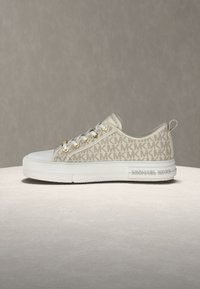 EVY - Baskets basses - vanilla