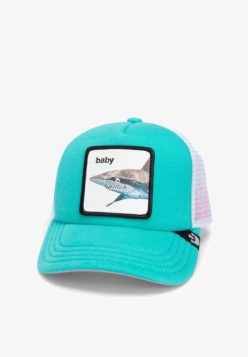 Gorra de tela turquesa con una parte trasera de malla blanca, que presenta un parche gráfico de un tiburón y la palabra "baby". Visera curva y correa ajustable.