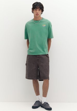 PULL&BEAR, STWD GRAPHIC - T-SHIRT - T-shirt imprimé - green