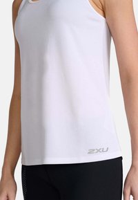 2XU AERO SINGLET - Linne - white silver reflective
