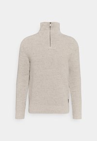 Pull en maille gris clair avec un col montant et une courte fermeture éclair. Il possède des manches longues et un motif texturé sur l'ensemble du tissu.