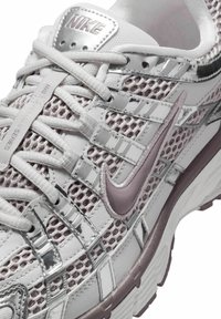 Nike Sportswear - Sneakersy niskie