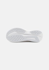 HOKA MACH 6 - Løpesko for vei - white