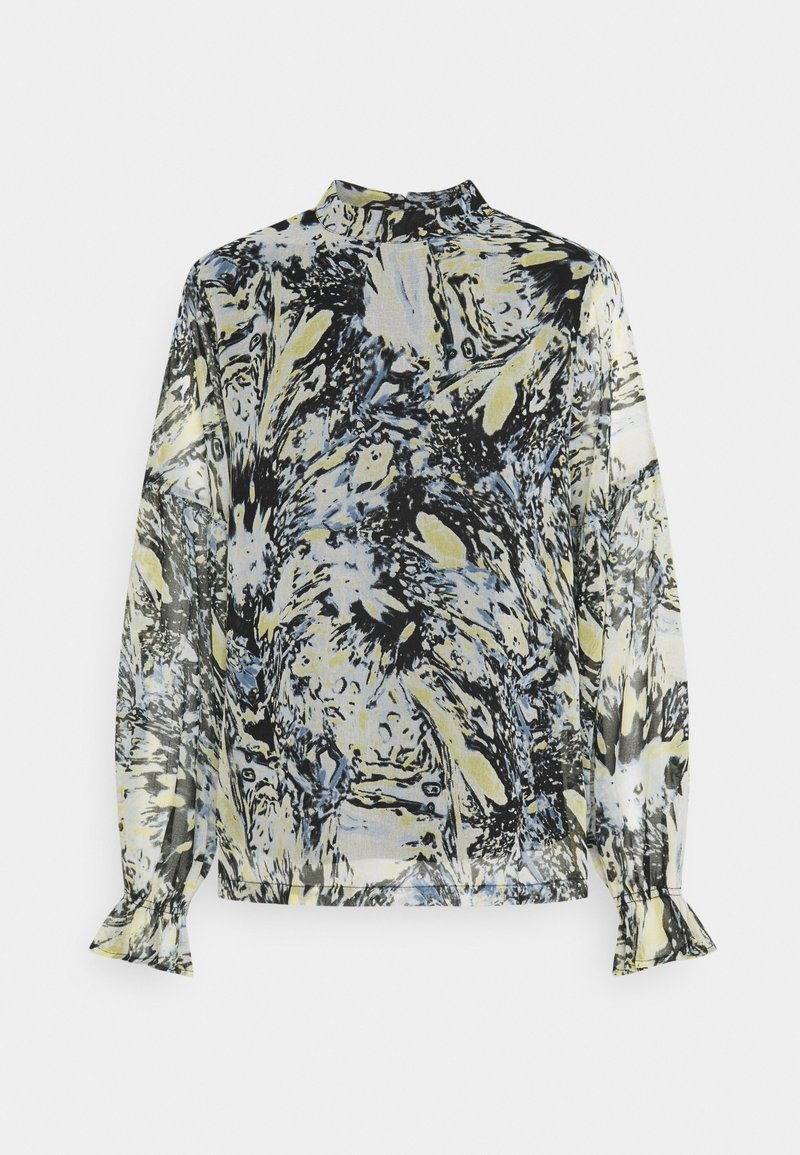 Blouse à manches longues avec un motif abstrait noir, bleu et jaune, col montant et poignets à volants sur fond blanc.