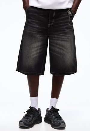 Bershka SKATER-BERMUDA  - Jeans Shorts - black