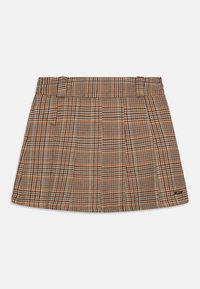 Brąskowa spódnica w kratę z pomarańczowymi i niebieskimi akcentami, z plisowanym wzorem i dopasowanym pasem. Wykonana z tkaniny woskowanej.
