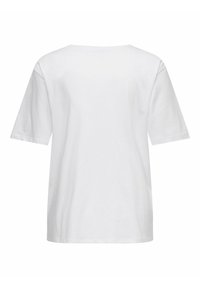 Balta medvilninė marškinė su apvaliu kaklu, trumpomis rankovėmis ir tiesiu apačiu. Nugarinė pusė lygi, su švelniu paviršiumi.