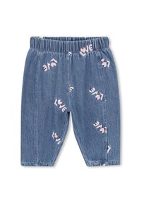 Pantalon en denim bleu avec une taille élastiquée, ornés de texte brodé "LOVE" en rose et de cœurs, coupé à la cheville.