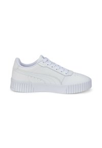 Sneaker bianco con tomaia in pelle liscia, chiusura con lacci, colletto imbottito e suola in gomma testurizzata con strisce verticali.