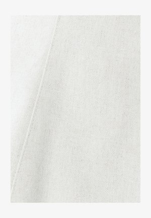 Svetlo béžová textúrovaná látka s jemným tkaným vzorom; obsahuje čistý, šikmý šev a rovnomerný, matný povrch.