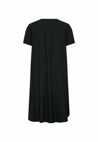 Robe noire à manches courtes, silhouette en A, longueur au genou, avec un décolleté arrondi et des plis dans le dos. Fabriquée dans un tissu doux et léger.