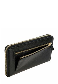 Cartera de cuero negro con superficie texturizada, cierre de cremallera dorado y un bolsillo en la parte frontal. Forma rectangular con múltiples compartimentos.
