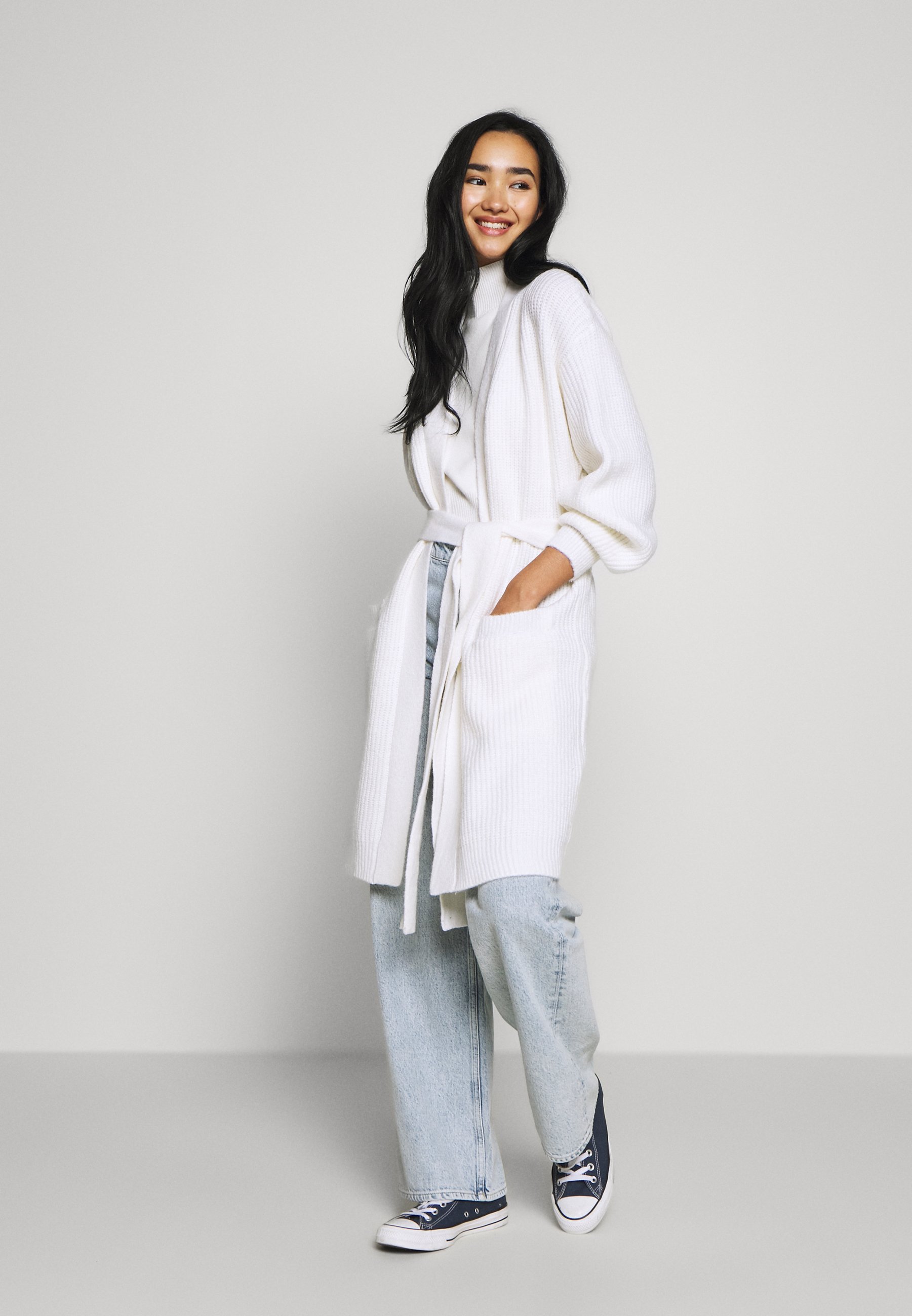 Monki YOKO Jeans relaxed fit blue dusty lightblå Monki YOKO Jeans relaxed fit blue dusty lightblå