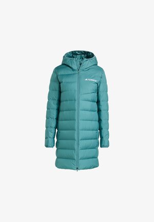 Teal pufferjakke med hætte, der har lynlåslukning, elastiske manchetter og et lodret quiltet design. Logo på den øverste venstre side.