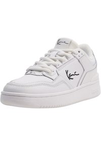 Voksen sneakers i hvid læder med snørebånd, polstret pløs og side logo i sort. Har en struktureret gummisål med mildt mønster.