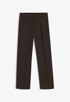 Pantalon pour homme marron foncé, ajusté, avec plis sur le devant, passants pour ceinture et fermeture à bouton sur la ceinture.
