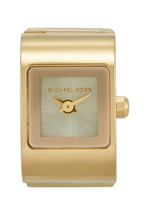 Montre-bracelet rectangulaire Michael Kors dorée avec un petit cadran carré affichant 10h10.