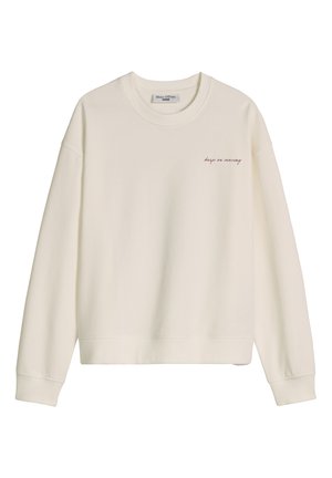 Εκρού φούτερ με στρογγυλή λαιμόκοψη και μακριά μανίκια, με κεντημένο μικρό κείμενο "keep on moving" με καλλιγραφικά γράμματα στο αριστερό μέρος του στήθους.