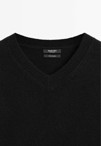 Massimo Dutti OVERSIZE CASHMERE V-NECK - Strickpullover - black