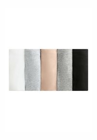 Vijf stoffen buizen in wit, lichtgrijs, beige, donkergrijs en zwart. Elke buis heeft een gladde textuur met nette randen.