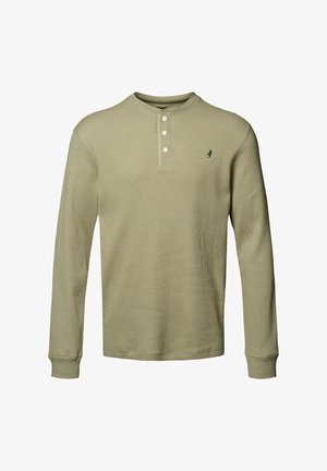 Langärmliges Henley-Shirt in Olivgrün, mit strukturiertem Waffelstrick, einer Knopfleiste mit drei Knöpfen und einem kleinen Logo auf der Brust.