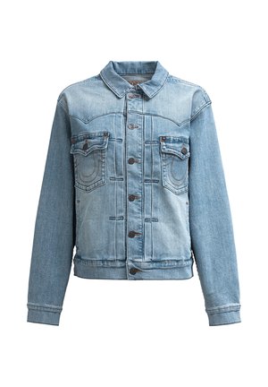 Jasnoniebieska dżinsowa kurtka z zapięciem na guziki, kołnierzem, dwiema kieszeniami na piersi oraz wykończeniami ze stębnowania wzdłuż ramion i kieszeni.
