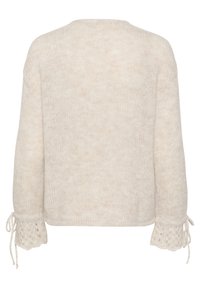Beżowy sweter dzianinowy o luźnym kroju, okrągłym dekolcie i długich rękawach. Końce rękawów ozdobione są koronkowymi akcentami i tasiemkami do regulacji.