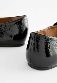 Next WIDE FIT SIGNATURE MARY JANE - Baleríny s páskem - black