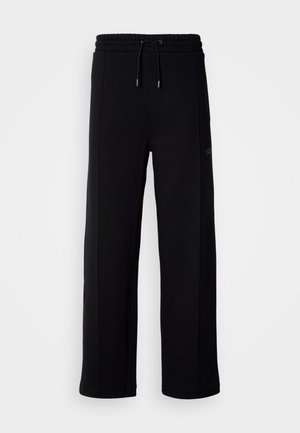 Svarta sweatpants i mjukt tyg, med bred ben-design, elastisk midja med dragsko och sidfickor. Minimal varumärkesdetalj.